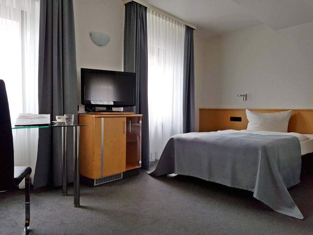 Hotel Ross 슈바인푸르트 외부 사진